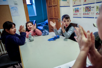 Az Ukrajnából menekült gyerekek hazai oktatása egyszerre mutatja a civilek összefogását és az állam tehetetlenségét