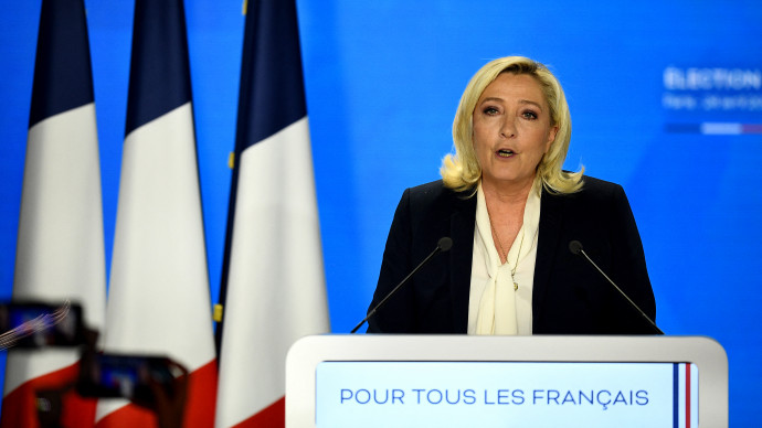 Marine Le Pen beszédet mond a francia elnökválasztás második fordulója után 2022. április 24-én – Fotó: Christophe Archambault / AFP