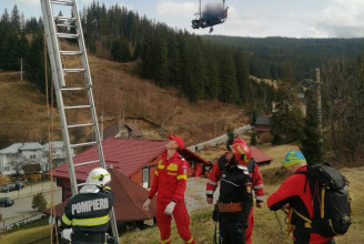 Terepjáró hajtott bele a Vatra Dornei-i felvonó egyik ülésébe, ezért kellett 50 személyt kimenekíteni