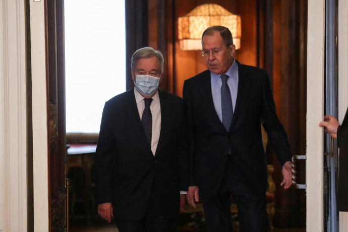 António Guterres ENSZ-főtitkár és Szergej Lavrov orosz külügyminiszter a 2022. április 26-i moszkvai megbeszélésük után – Fotó: Maxim Shipenkov / Pool via Reuters