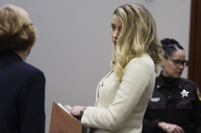 Amber Heard a bíróságon – Fotó: Evelyn Hockstein / AFP