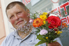 Meghalt a legendás pécsi virágárus, aki harminchat évig köszöntötte a Kórház tér sarkán a pécsieket