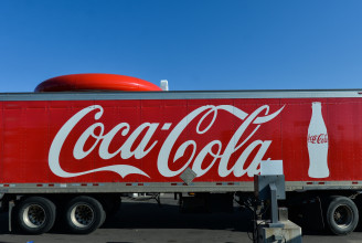 Elon Musk azzal viccel, megvenné a Coca-Colát, hogy visszategye a kokaint a kólába
