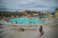 A budapesti fürdőkben 20, a strandokon 8,7%-os drágulás jöhet júliustól