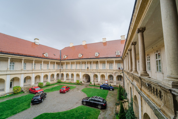 A palota udvara, ahol régen a mozi állt – Fotó: Toth Helga/Transtelex