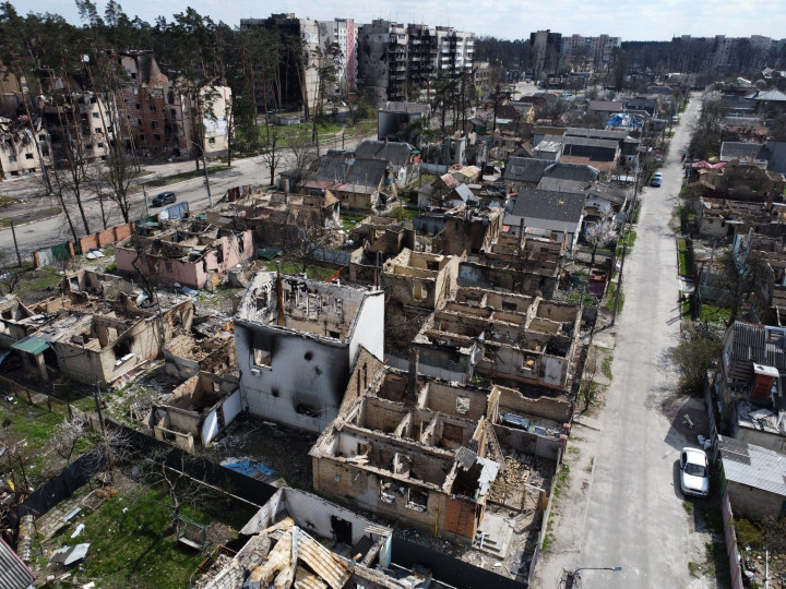 Súlyosan megrongált lakott terület Irpinyben 2022. április 24-én – Fotó: Genya Savilov / AFP
