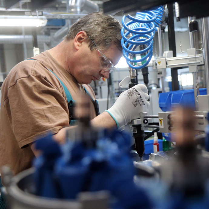 Már látta a fényt az alagút végén, de a háború miatt bukta az idei terveit a magyar járműipar