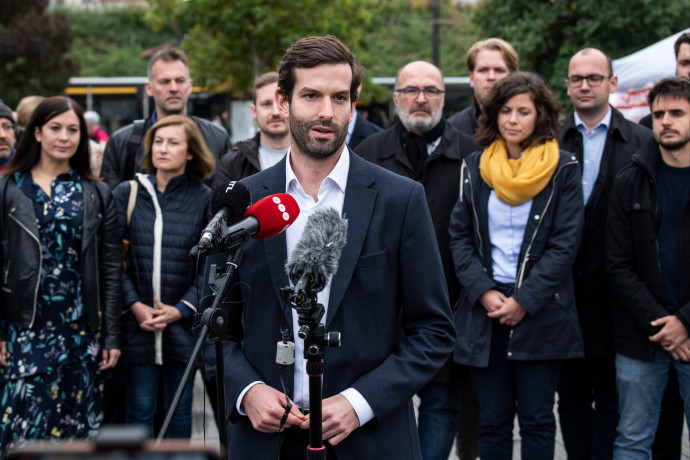 A Momentum képviselői is leteszik az esküt az alakuló ülésen, de aztán kivonulnak a teremből