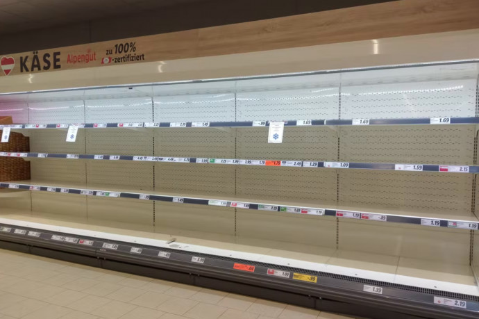 Fact-check: Nem fosztották ki a boltokat az éhes bécsiek, és áruhiány sincs Ausztriában a háború miatt
