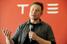 Elon Musk 4 milliárd dollár értékben adott el Tesla-részvényeket, miközben megvette a Twittert