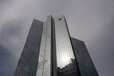 Házkutatást tartottak a Deutsche Bank frankfurti főhadiszállásán