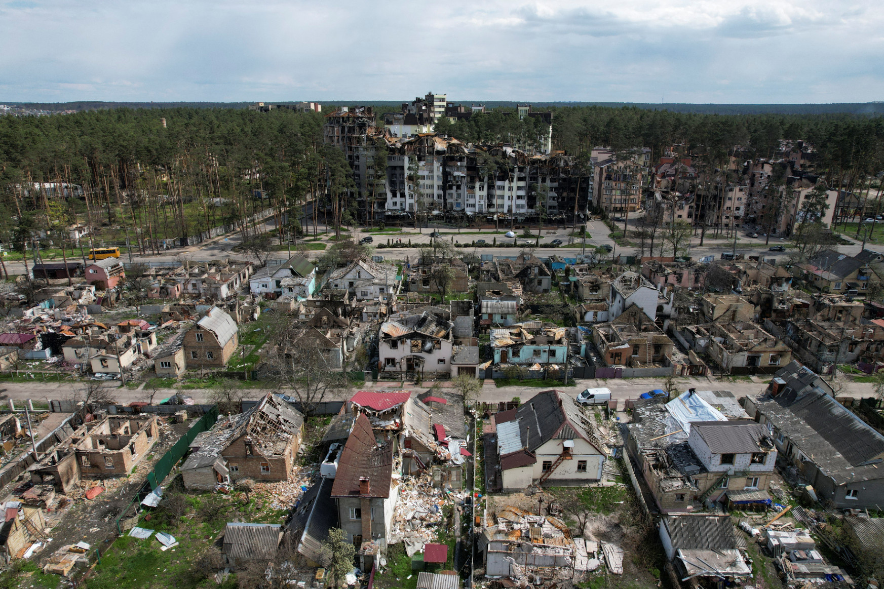 Az oroszok megint bombázzák Kijevet és környékét, rengeteg ház vált lakhatatlanná – a háború 65. napja képekben