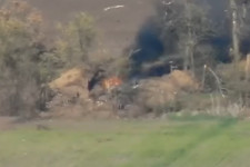 Crazy Frog prüntyög az ukrán hadsereg leújabb videója alatt, amiben megmutatják, ahogy kilőnek egy tankot