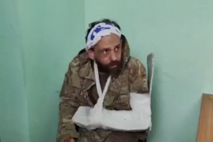 Az orosz védelmi minisztérium kiadott egy videót egy elfogott brit katona kihallgatásáról