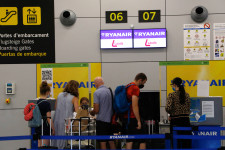 25 ezer forintot kért a Ryanair a helyszíni becsekkolásért az utasaitól, holott a honlapjuk nem is működött