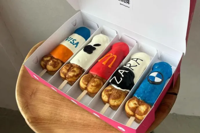 Pálcikás pöcsfánkkal emlékeznek Oroszországban a kivonult nyugati cégekre