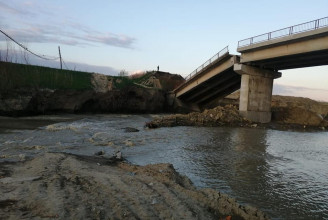 Leomlott egy híd Vrancea megyében. A szakértő szerint a romániai hidak harmada nem biztonságos
