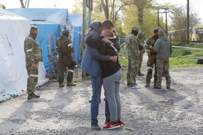 Először sikerült humanitárius folyosót nyitni a mariupoli acélgyárban