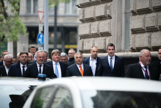 Alakul az új Országgyűlés: a Fidesz–KDNP és a Mi Hazánk képviselői istentiszteleten vettek részt, a Momentum alternatív esküt tett