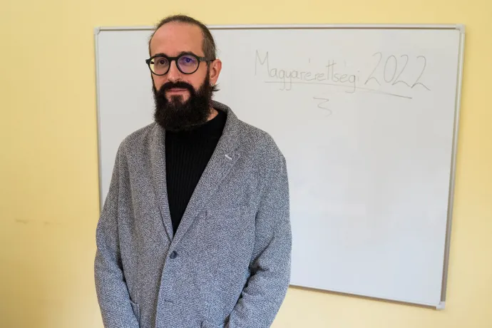 Itt vannak a középszintű magyarérettségi megoldásai és két műelemzés 5-5 percben