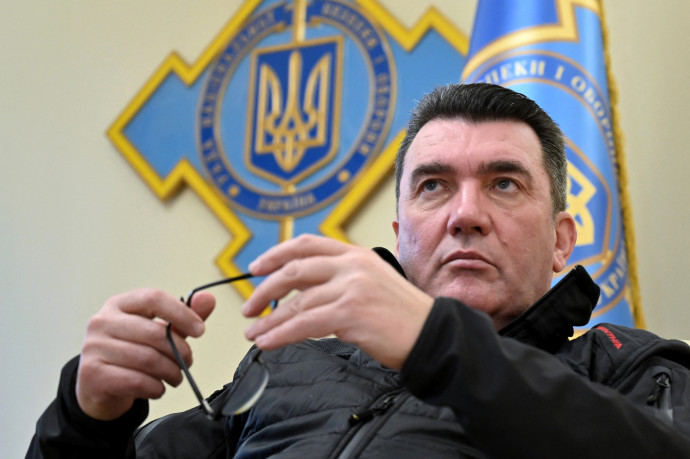 Az ukrán biztonsági és védelmi tanács titkára szerint Putyin előre szólt Magyarországnak az invázióról, a magyarok területet akarnak szerezni