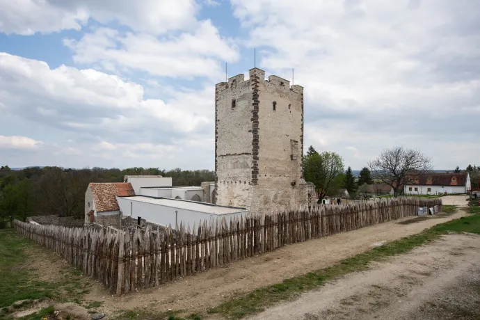 Sokkoló felújítás: nem pont a nagyvázsonyi várral kellett volna kísérletezni