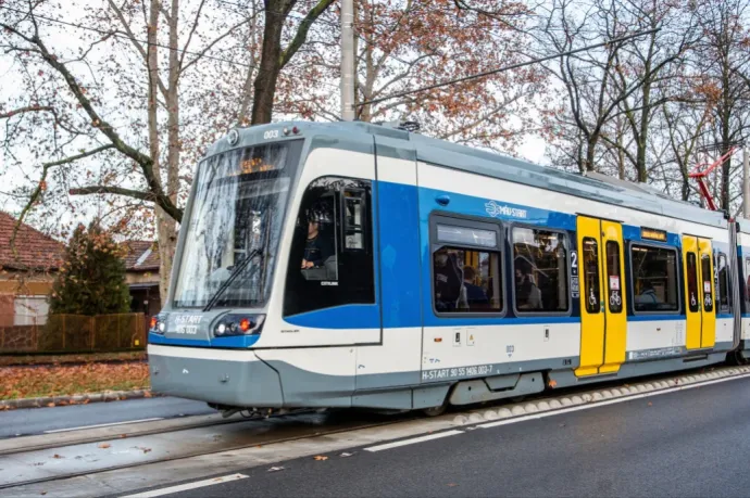 Nemhogy gyorsulna, sebességkorlátozást vezettek be az új hódmezővásárhelyi tram-trainen