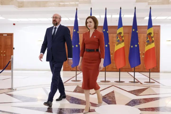 Az Európai Tanács elnöke Moldovában járt, ahol katonai felszereléseket és kiberbiztonsági eszközöket ígért