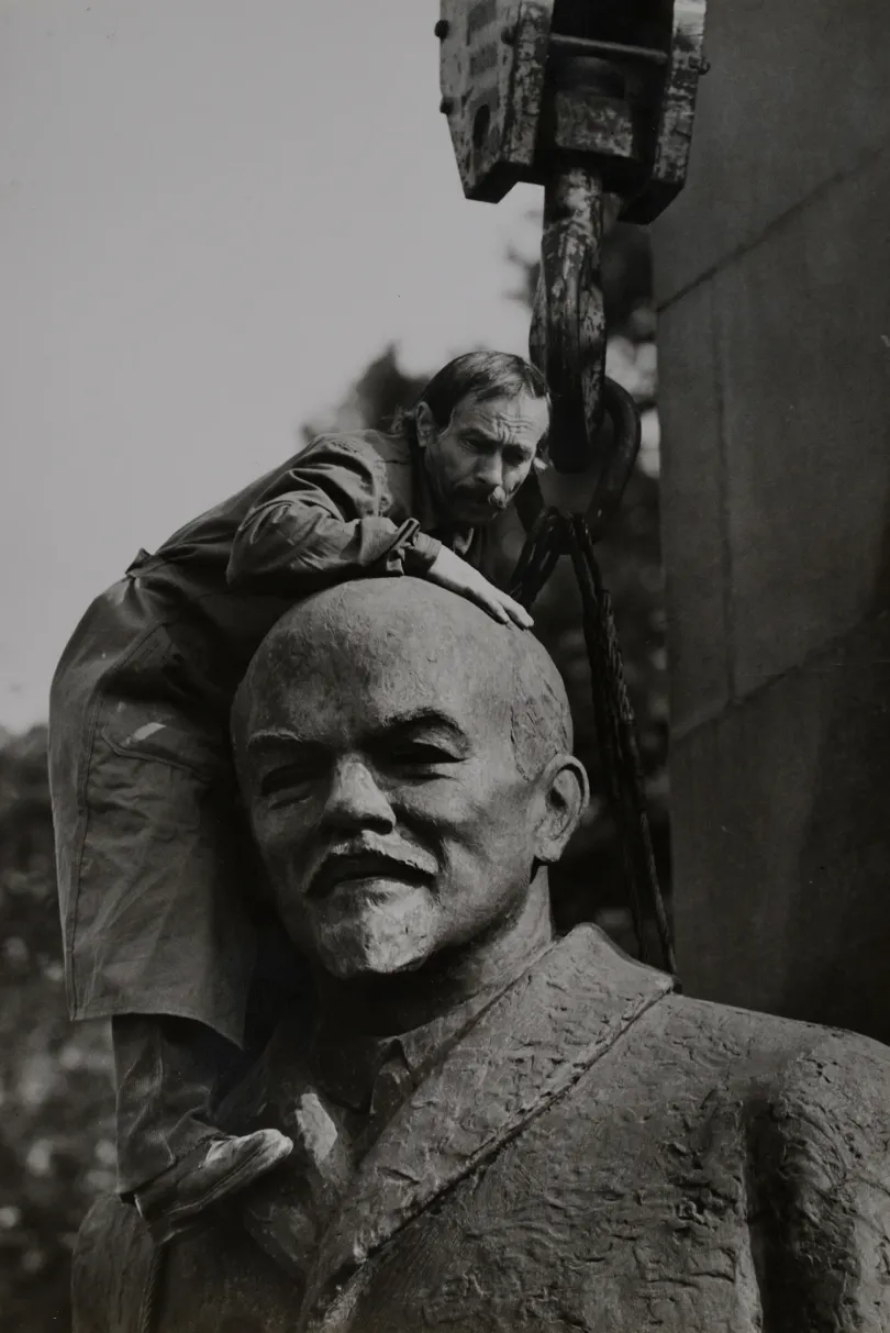 Stalter György – A Lenin-szobor elszállítása a Felvonulási térről, 1989