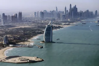 A homokos szél zavarja a legjobban dubaji luxusnyaralójában Nyerges Zsolt egykori oligarchát