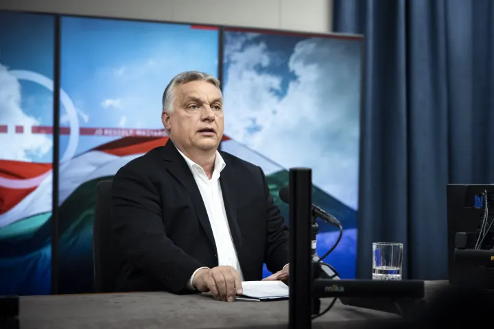 Orbán Viktor miniszterelnök a Kossuth rádióban 2022. május 6-án – Fotó: Fischer Zoltán / MTI / Miniszterelnöki Sajtóiroda
