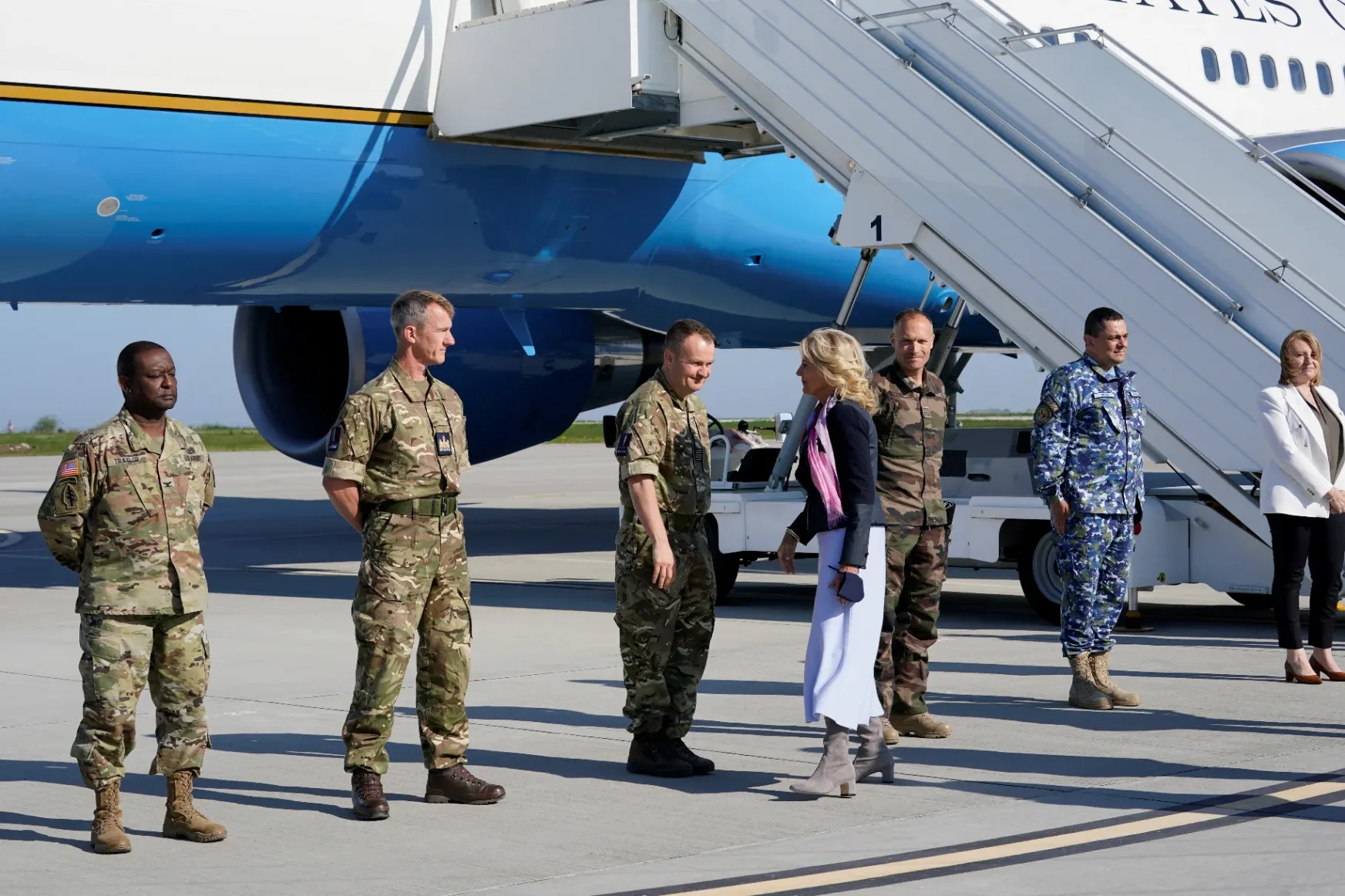 Megérkezett: elkezdődött Jill Biden romániai látogatása