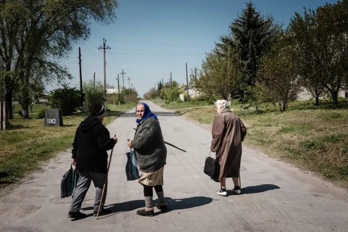 Oroszosított útjelző táblák, aknamentesítő tanfolyamok – a háború 72. napja képekben