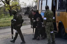 A humanitárius folyosó lezárásáig 50 civilt sikerült evakuálni Azovsztalból pénteken
