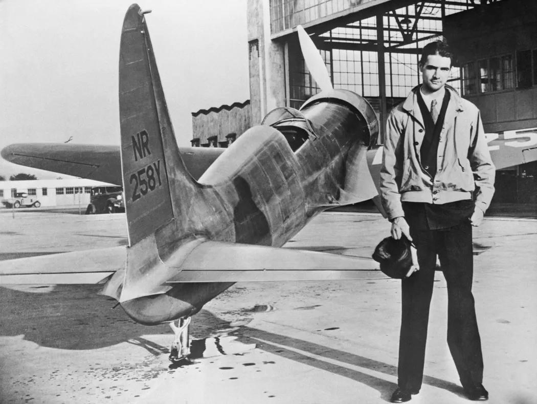 Howard Hughes első saját repülőjével, a H-1-gyel – Fotó: Getty Images / Bettmann