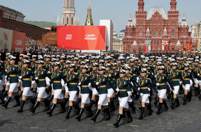 Az orosz szolgálatok tagjai vonulnak a szombati főpróbán – Fotó: Maxim Shemetov / Reuters