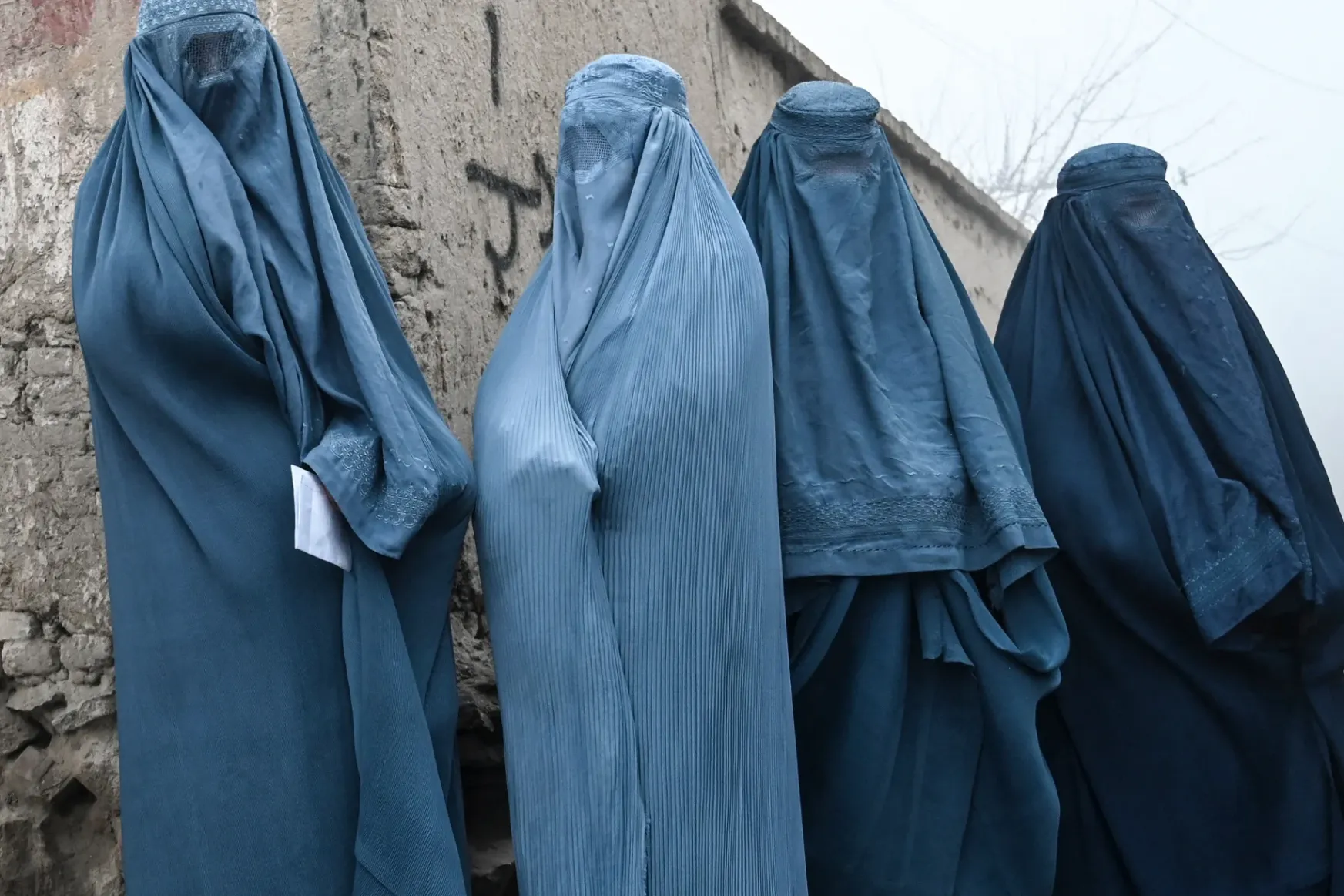 Teljes testet elfedő burka viselését vezették be Afganisztánban a nyilvános helyeken
