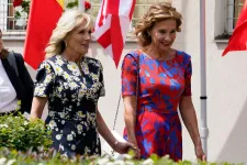 Az amerikai first lady ukrán menekültekkel találkozott Bukarestben