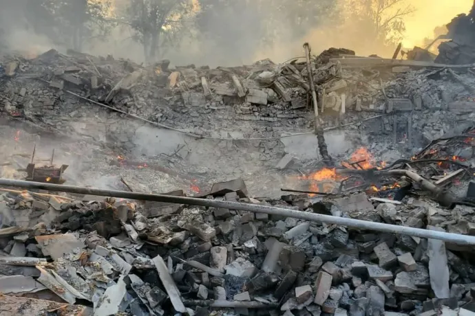 Egy iskola pincéjében keresett menedéket egy ukrán falu teljes lakossága, az oroszok bombát dobtak rá