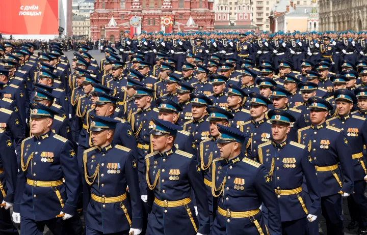 A hétfői katonai parádé szombati főpróbája a moszkvai Vörös téren – Fotó: Maxim Shemetov / Reuters
