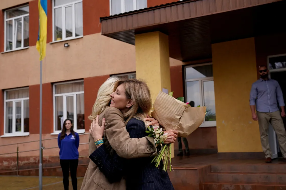 Újabb 170, az Azovsztalból kimentett ember érkezett meg Zaporizzsjába, az USA a Gazprombank vezetőit is szankcionálja, Jill Biden váratlanul Ungvárra látogatott