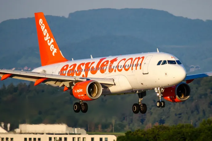 Furfangosan spórol az Easyjet: leszereli a hátsó üléssort a gépeiről