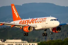 Furfangosan spórol az Easyjet: leszereli a hátsó üléssort a gépeiről