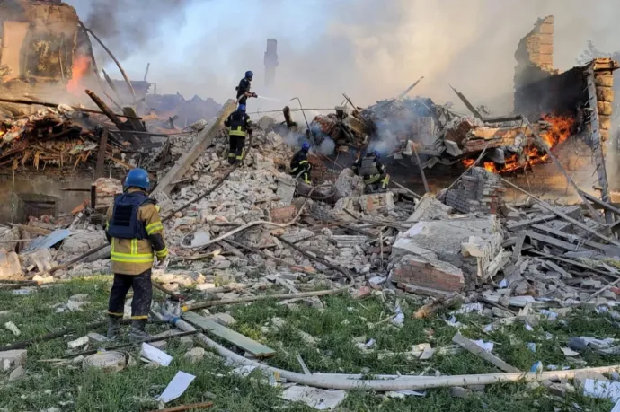 Brit hírszerzés: Elöregedett fegyverekkel bombázzák válogatás nélkül Ukrajna városait az oroszok