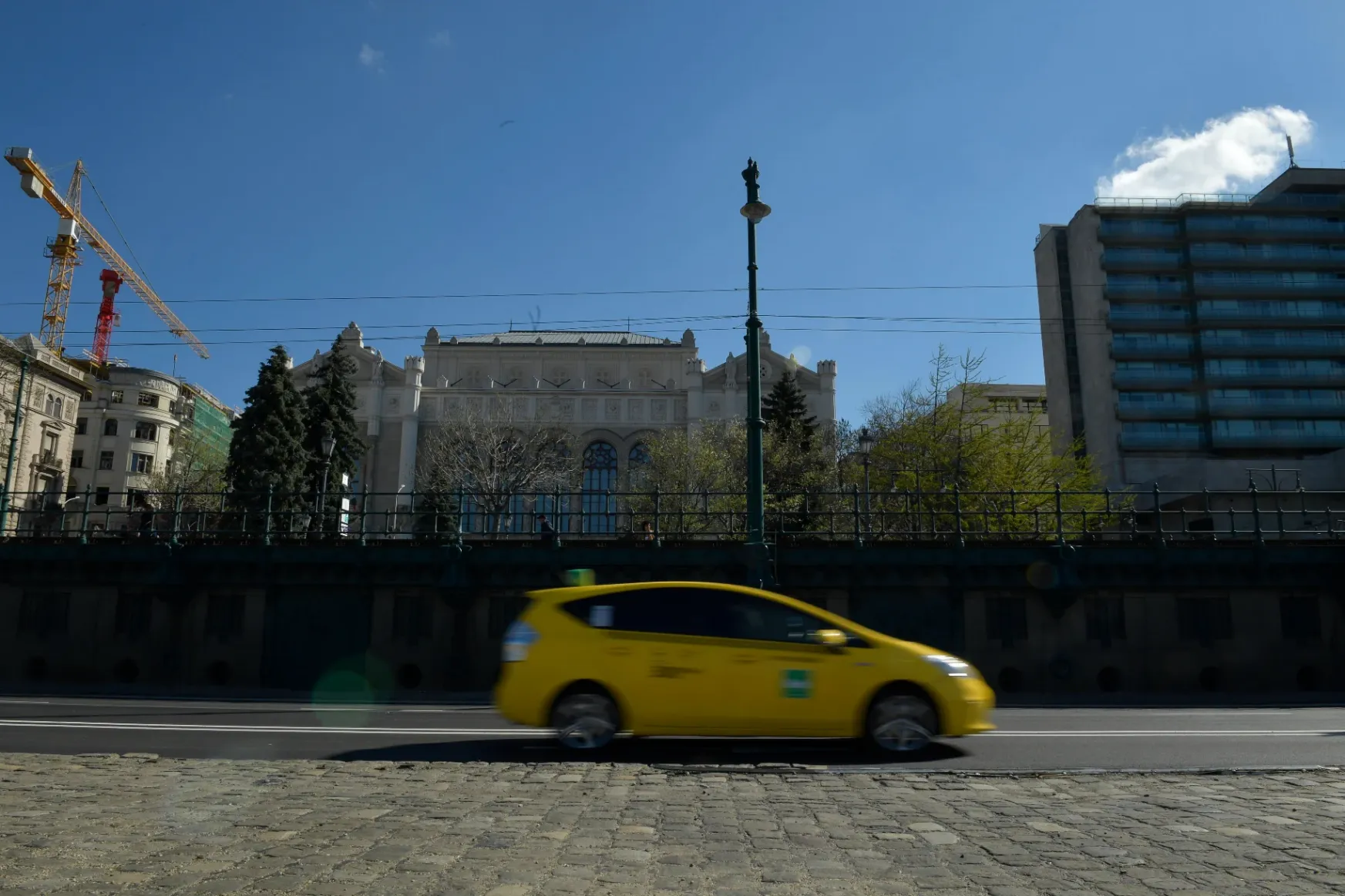 Budapesten 880 forinttal többet kellett ma fizetni egy 3 kilométeres taxiútért, mint a múlt héten