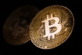 Feleannyit ér a bitcoin, mint fél évvel ezelőtt, pár nap alatt 300 milliárd dollár tűnt el a kriptopiacról