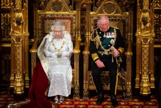 Mozgásszervi problémái miatt 59 év után először nem II. Erzsébet fogja megnyitni a brit parlament ülésszakát