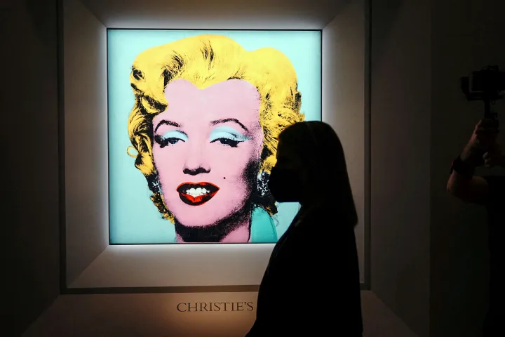 A Shot Sage Blue Marilyn a Christie's árverésén – Fotó: Carlo Allegri / Reuters