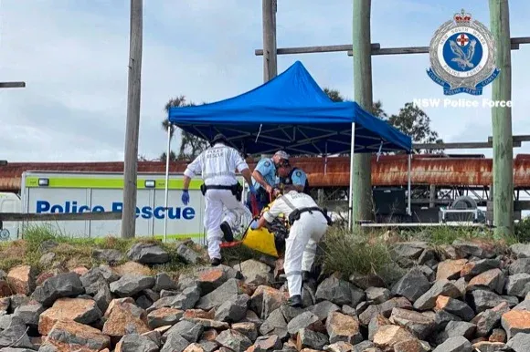 Több mint 50 kiló kokaint találtak egy eszméletlen búvár mellett egy ausztráliai folyóparton