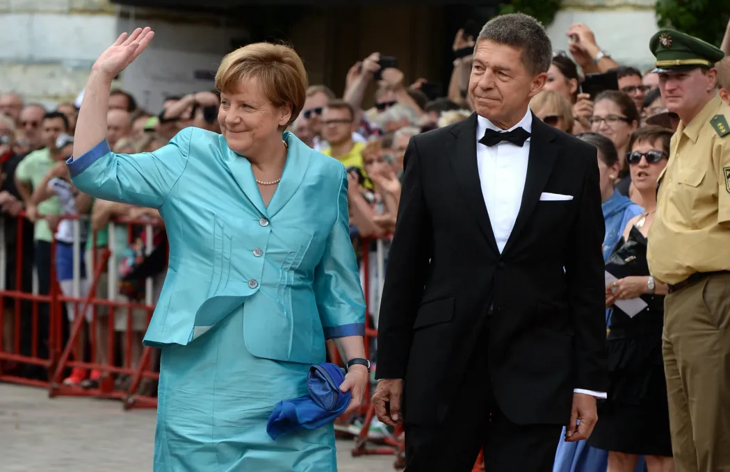 Angela Merkel és Joachim Sauer a 2015-ös bayreuthi operafesztiválon – Fotó: Christof Stache / AFP